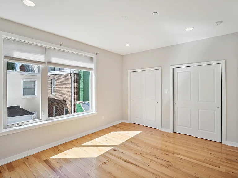 1246 E Fletcher St — Photo 17