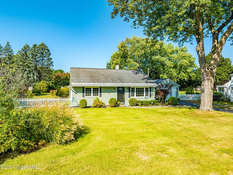 2nd image of 3 Newcomb Drive