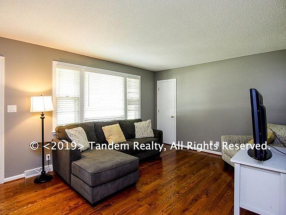 4th image of 174 E Regent Dr