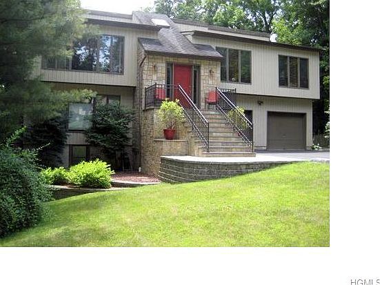 2nd image of 32 Mohawk Ln
