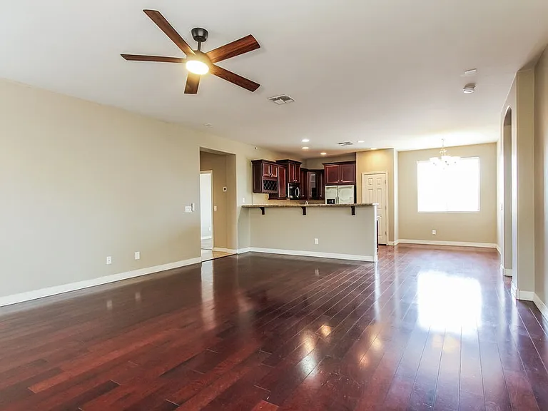 2534 W Beverly Rd — Photo 5