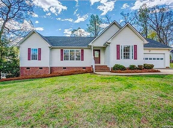 4th image of 934 Manor Dr