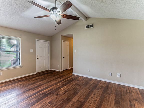 3rd image of 901 Easter Dr