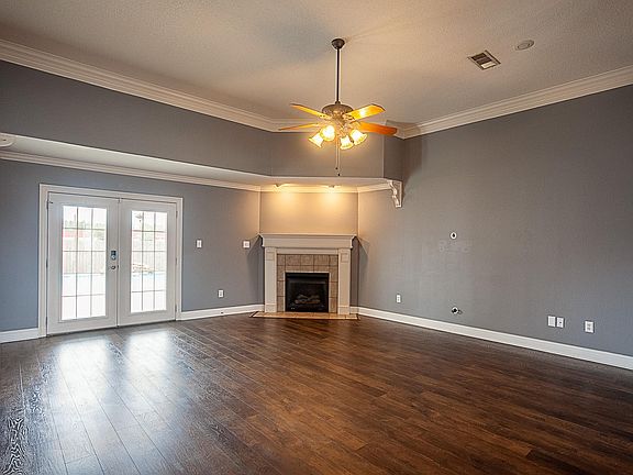 4th image of 685 Winchester Dr
