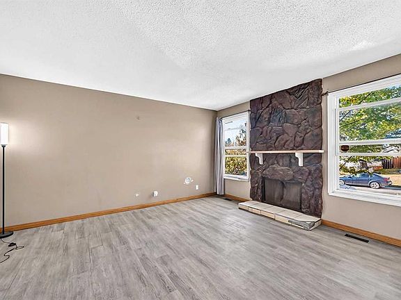 3rd image of 143 N Rundleson Way NE