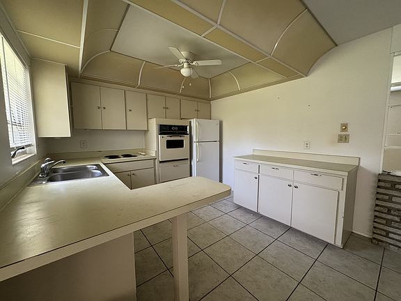 5th image of 512 Dante St
