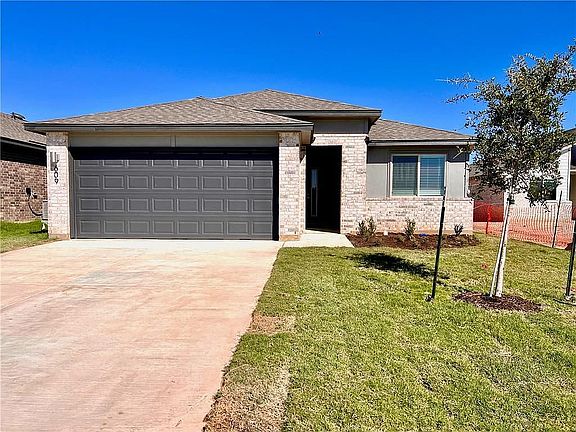 2nd image of 609 Veneta Ln