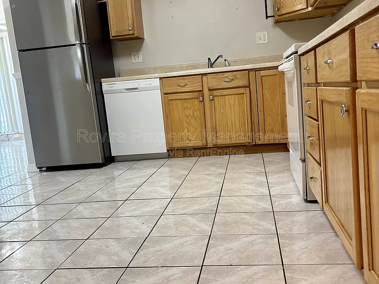 927 Louisiana Ave — Photo 6