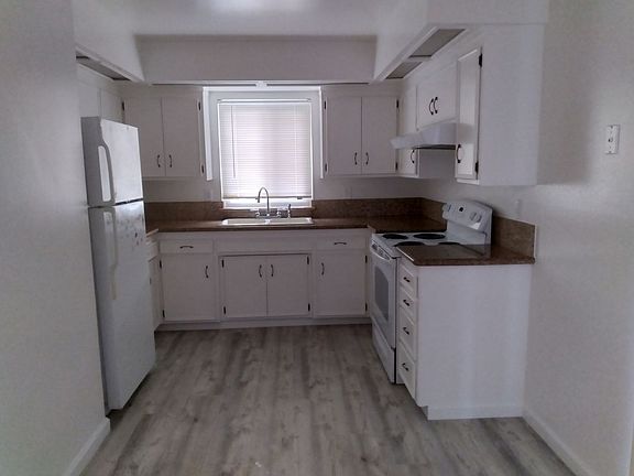 4th image of 653 Harvard Ave