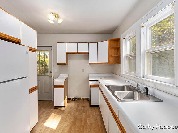 5th image of 340 Morse St