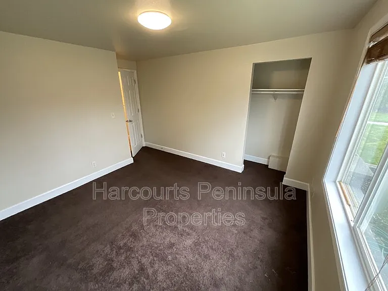 1742 Anderson St — Photo 7