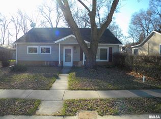 113 4th St, Carbon Cliff, IL 61239