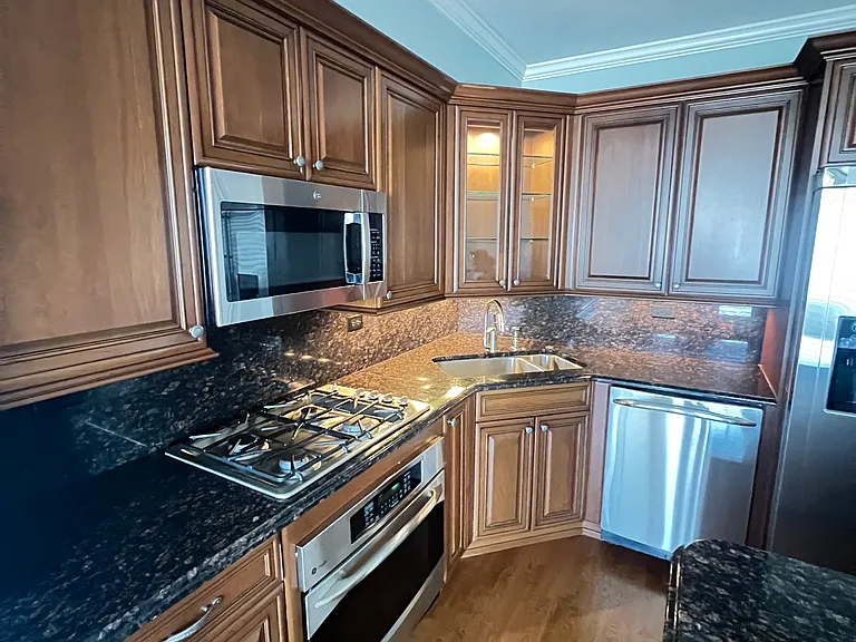 600 W Touhy Ave #401 — Photo 15