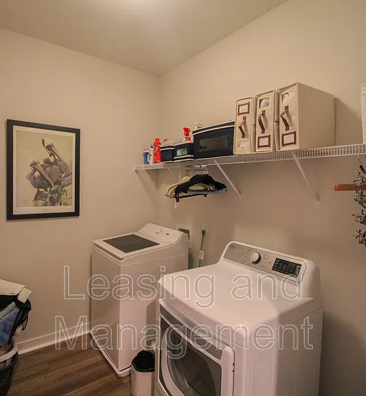 2352 Lantern St — Photo 32
