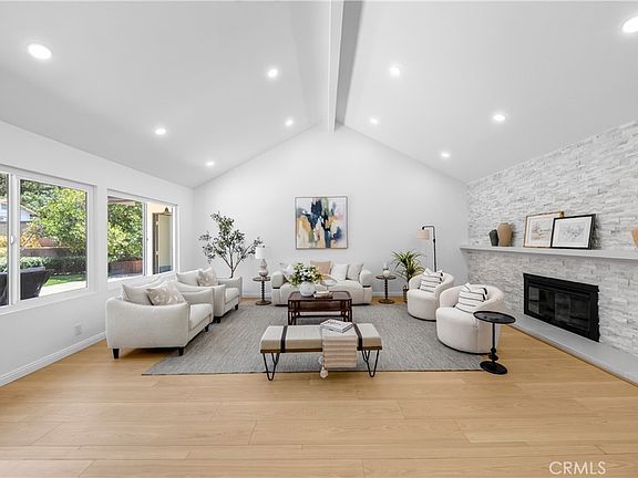 5th image of 1319 Las Lomas Dr
