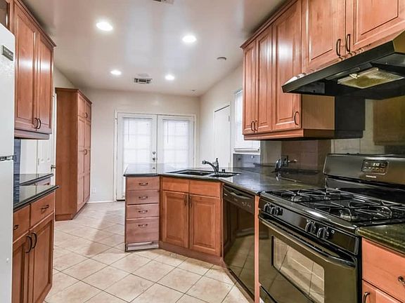 4th image of 6528 Camellia Ave