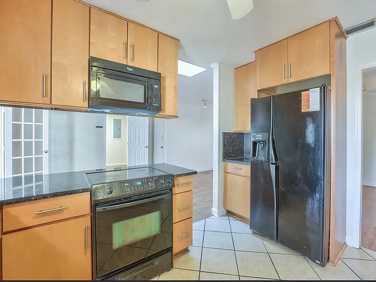 2093 Greenwood Dr — Photo 13