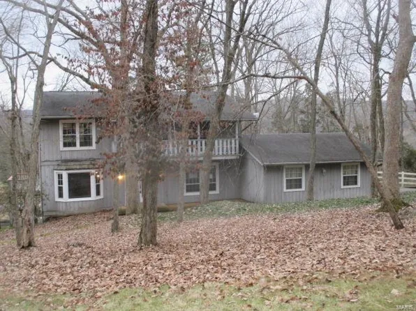 38 Hillside Dr, Pacific, MO 63069