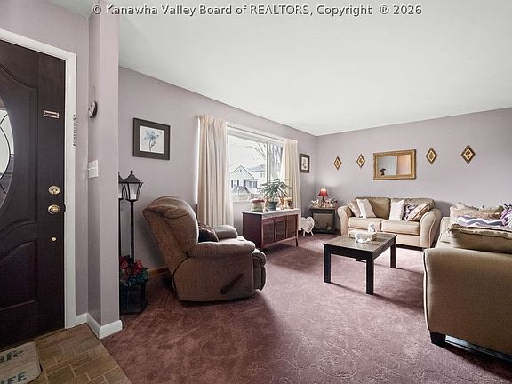 4th image of 104 Beech St