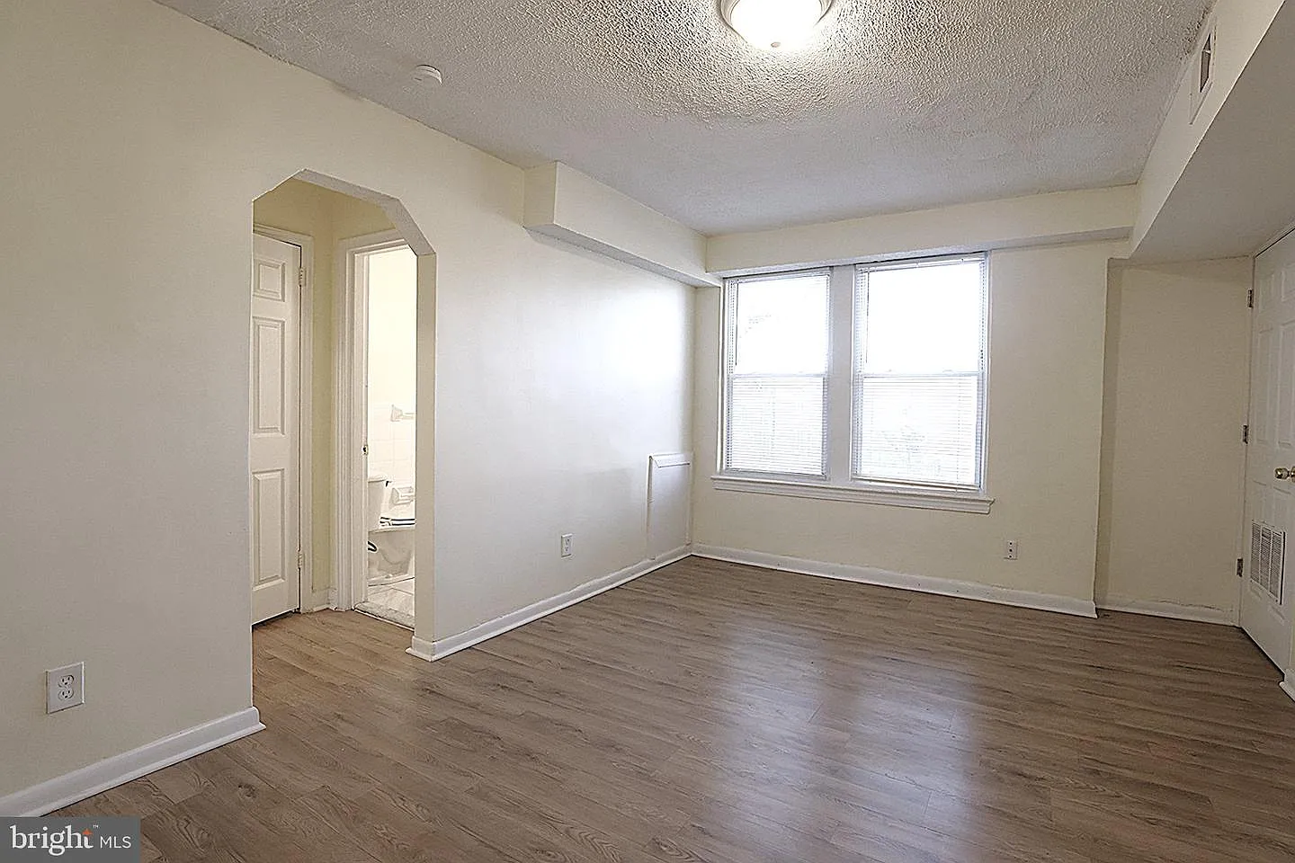 1 bed, 1.0 bath, 2556 sqft, $1,250 — Photo 2