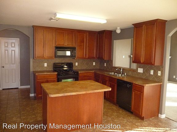 4th image of 14634 Gervaise Dr