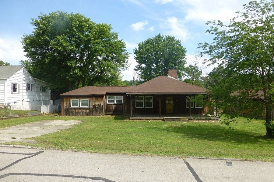 1st image of 104 Park Dr
