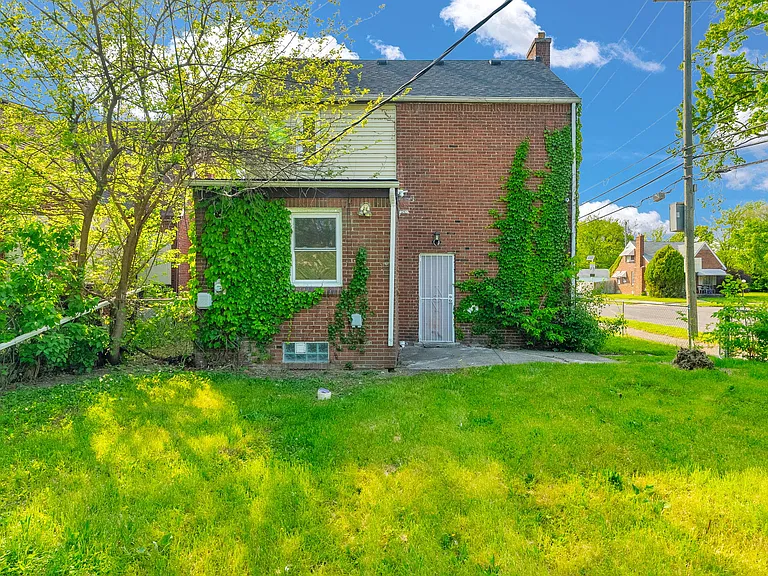 10470 Roxbury St — Photo 24