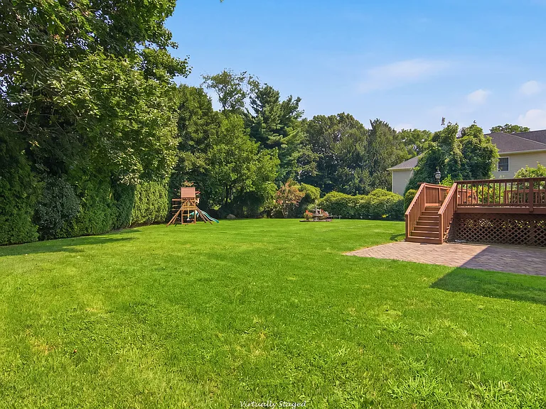 7 Laurie Pl — Photo 24