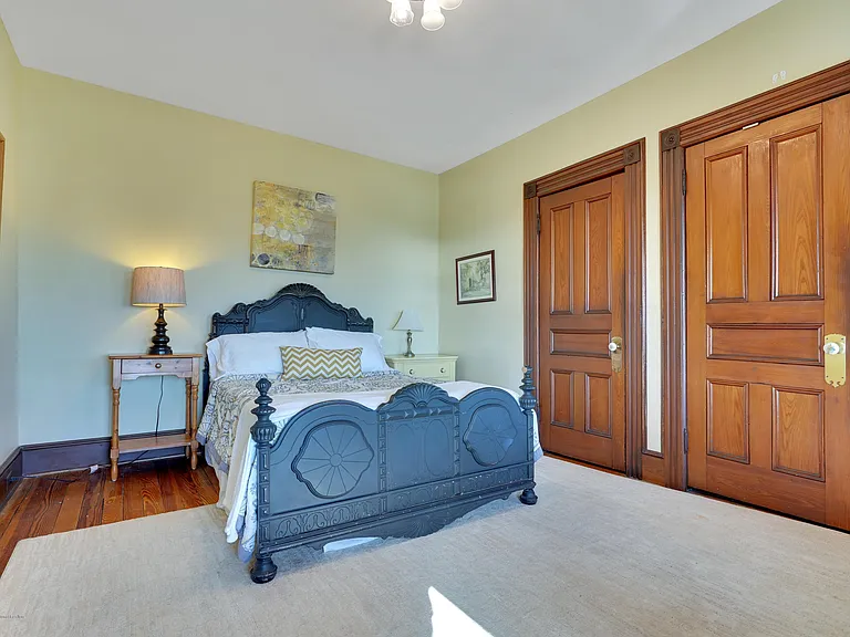 19 Ocean Ave — Photo 32