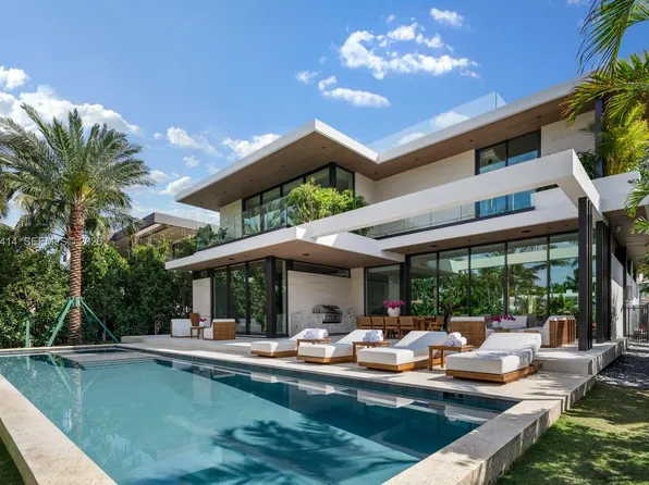 1745 W 24th St, Miami Beach, FL 33140