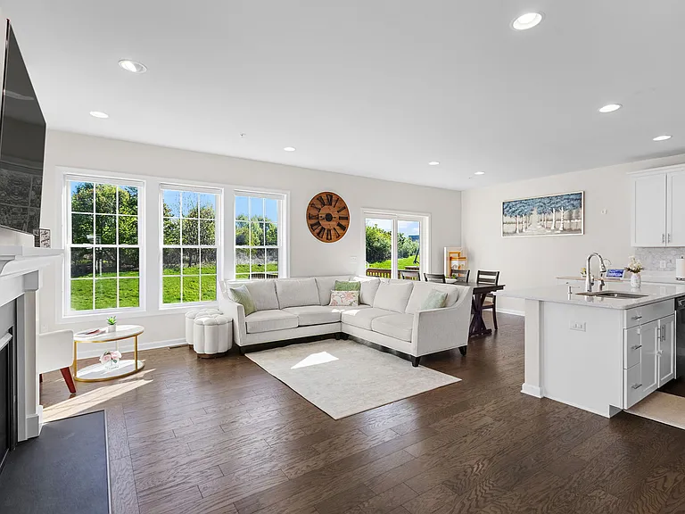 30 Magnolia Dr #30 — Photo 4