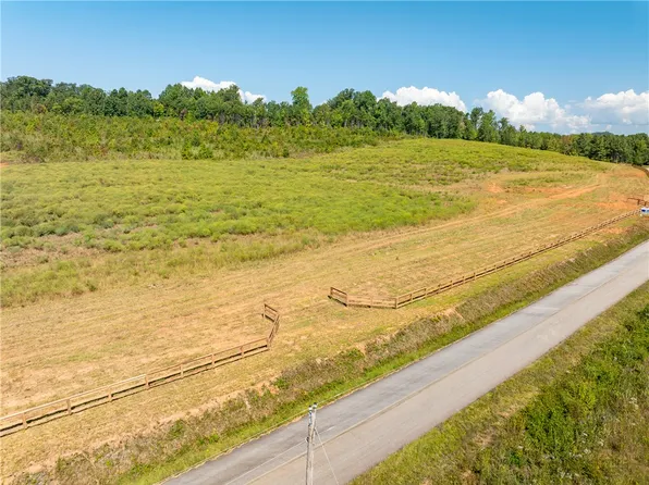 3 Hood Rd, Easley, SC 29640