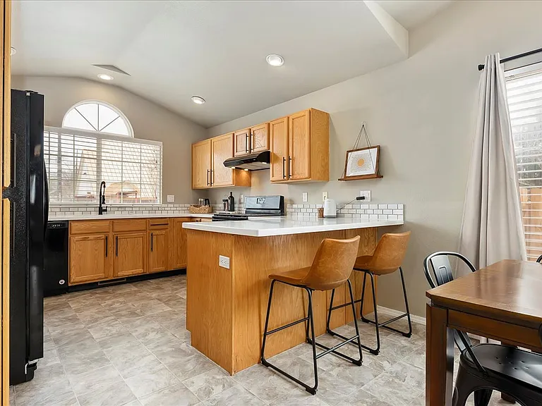455 N Franklin Ave — Photo 2