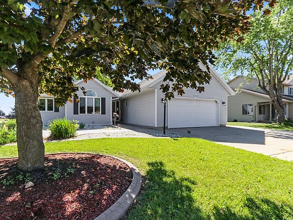 3rd image of 702 Carol Ln