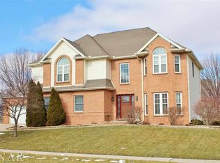 1 Hodgehaven Cir, Bloomington, IL 61704
