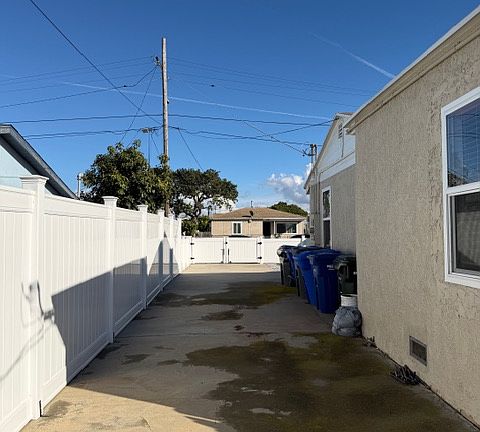 4th image of 1268 Georgia St