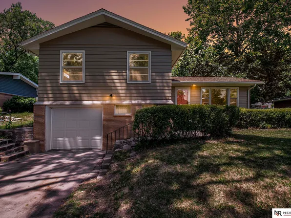 7116 York Ln, Lincoln, NE 68505