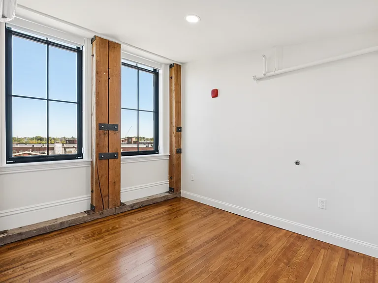 129 Main St #302 — Photo 13