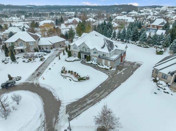 26 Paddock Ct, Kitchener, ON N2C 2R4