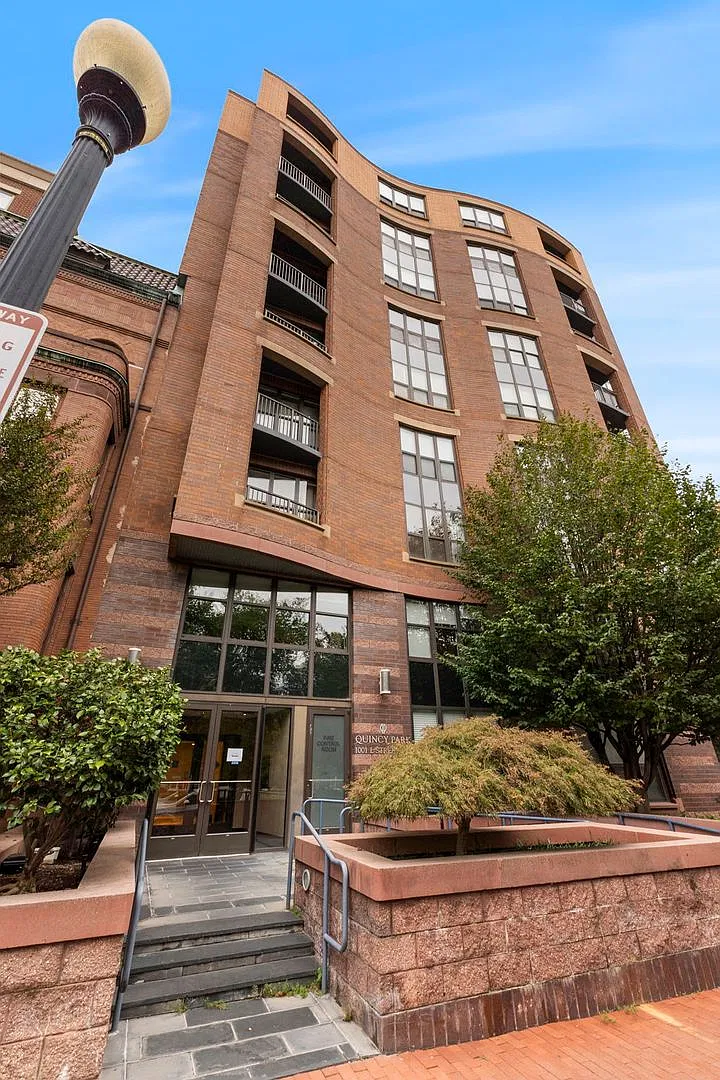 Modern Downtown DC Condo in Prime Logan Circle Location — Photo 1