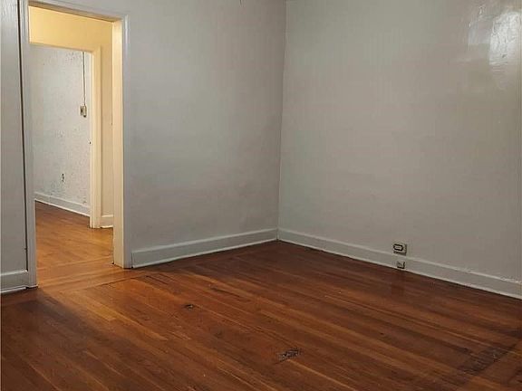 5th image of 3709 Willett Ave