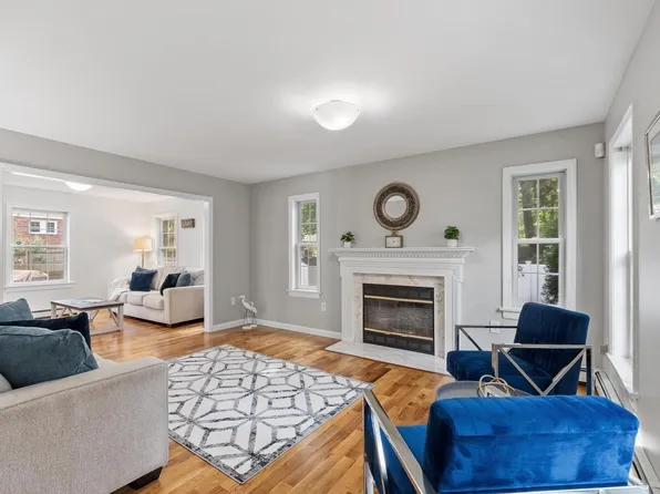 18 Rosegate Rd, Needham, MA 02494