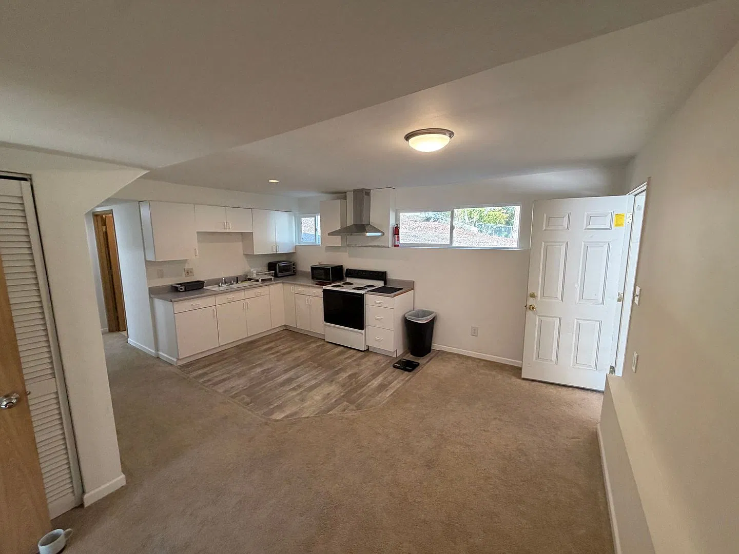 Phantom Lake/Lake Hills/Robinswood/Bellevue 2bd 1bath lower unit! — Photo 2