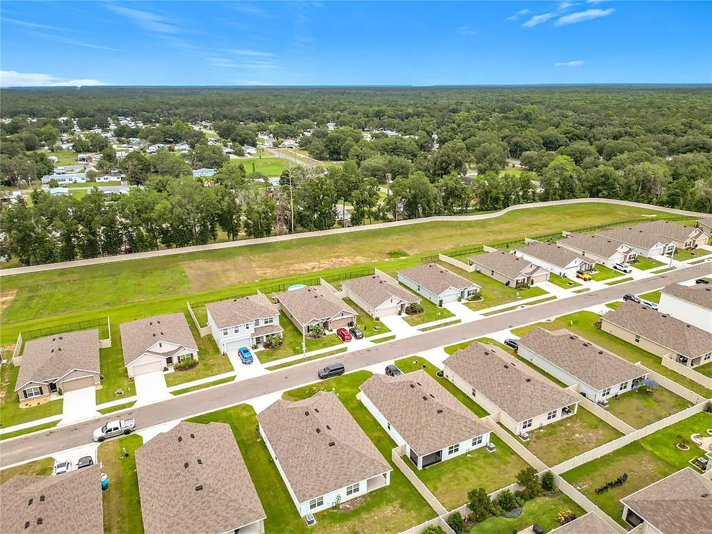 4 bed, 2.0 bath, 1827 sqft, $1,990 — Photo 3