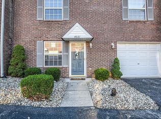 4531 Meadowlark Manor Ln, Louisville, KY 40245