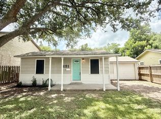 1121 N Chenango St, Angleton, TX 77515