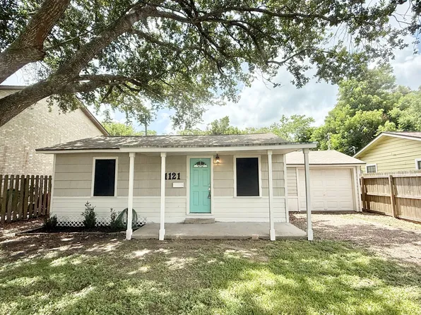 1121 N Chenango St, Angleton, TX 77515