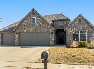 6613 S Hemlock Ave, Broken Arrow, OK 74011