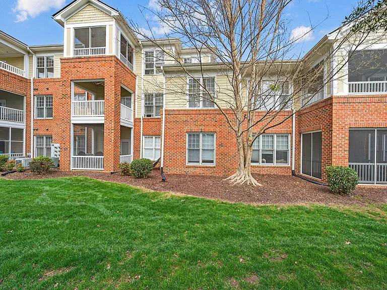 423 Waterford Lake Dr — Photo 41