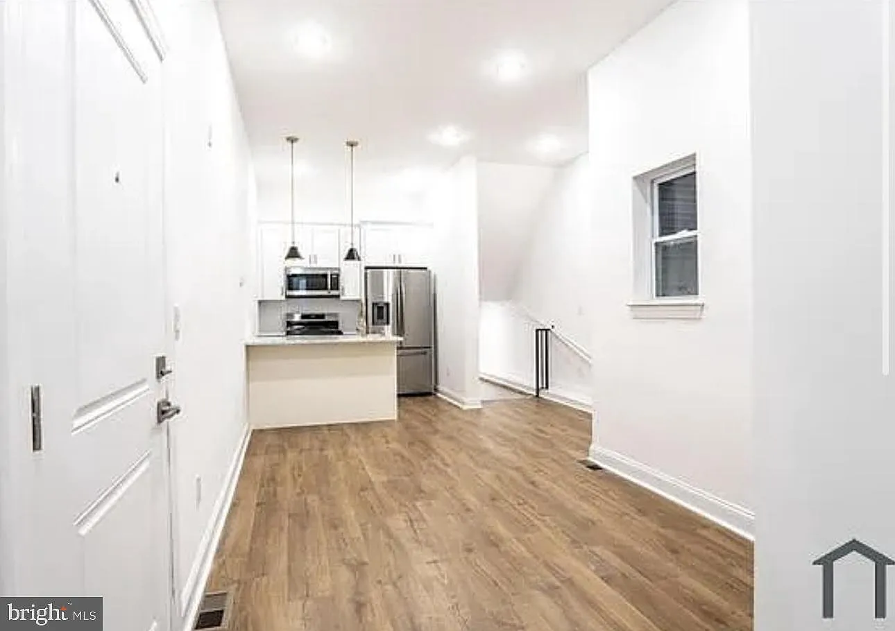 2 bed, 1200 sqft, $1,600 — Photo 2